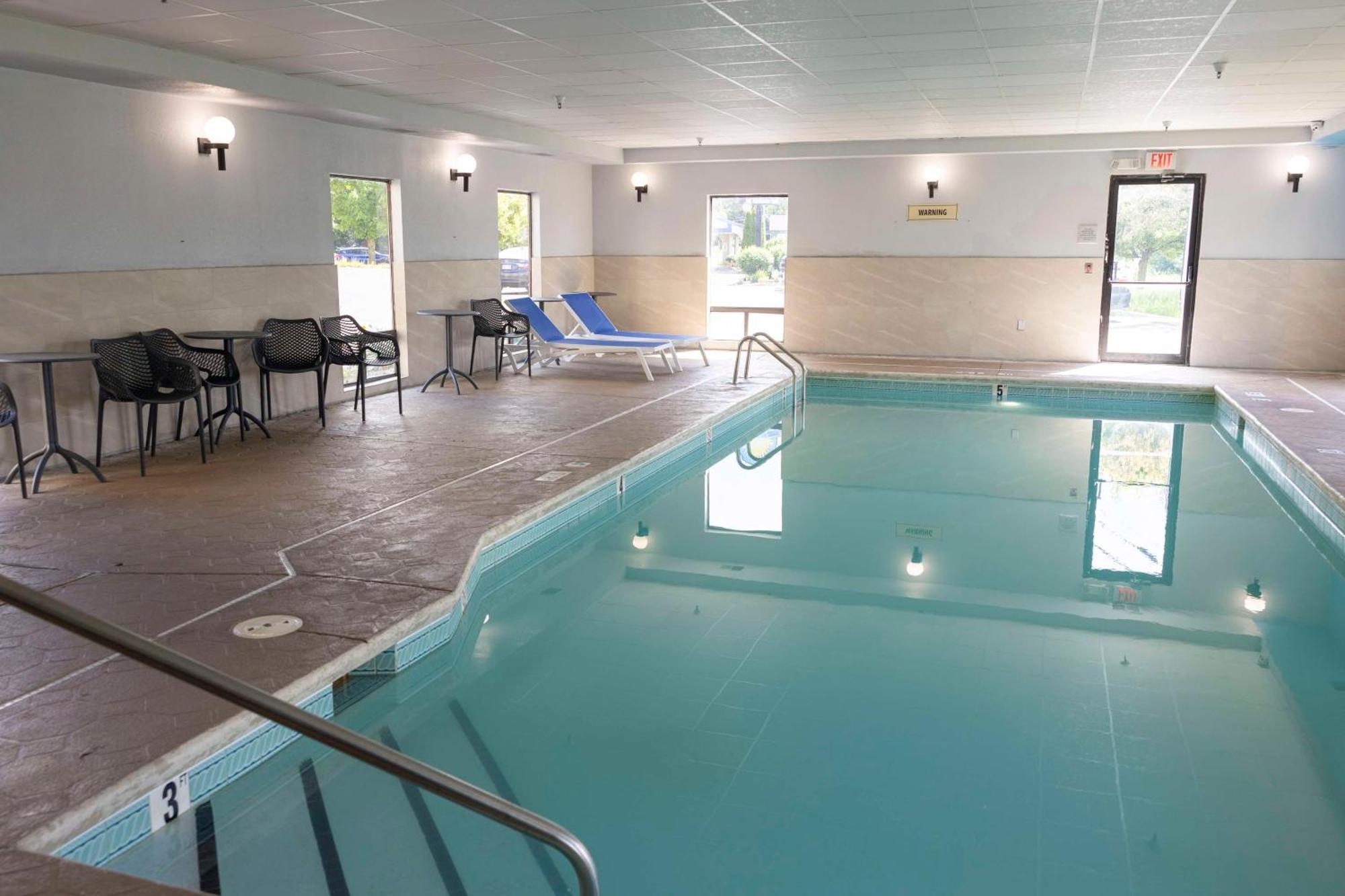 Hampton Inn Kent/Akron Area Bagian luar foto