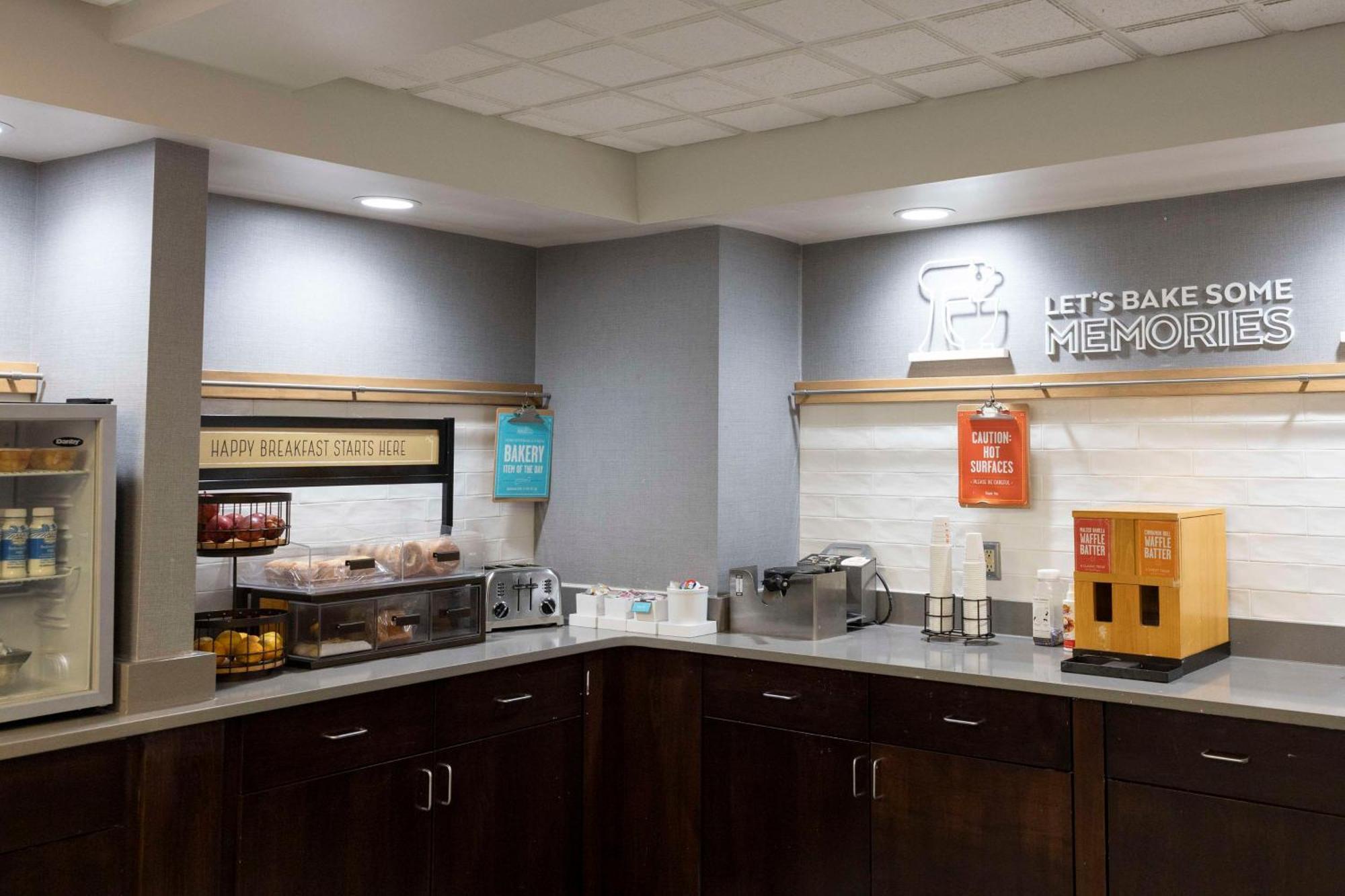 Hampton Inn Kent/Akron Area Bagian luar foto
