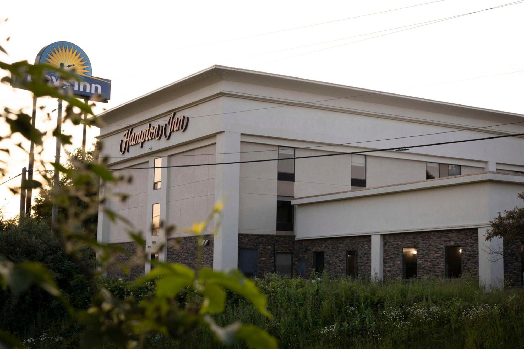 Hampton Inn Kent/Akron Area Bagian luar foto