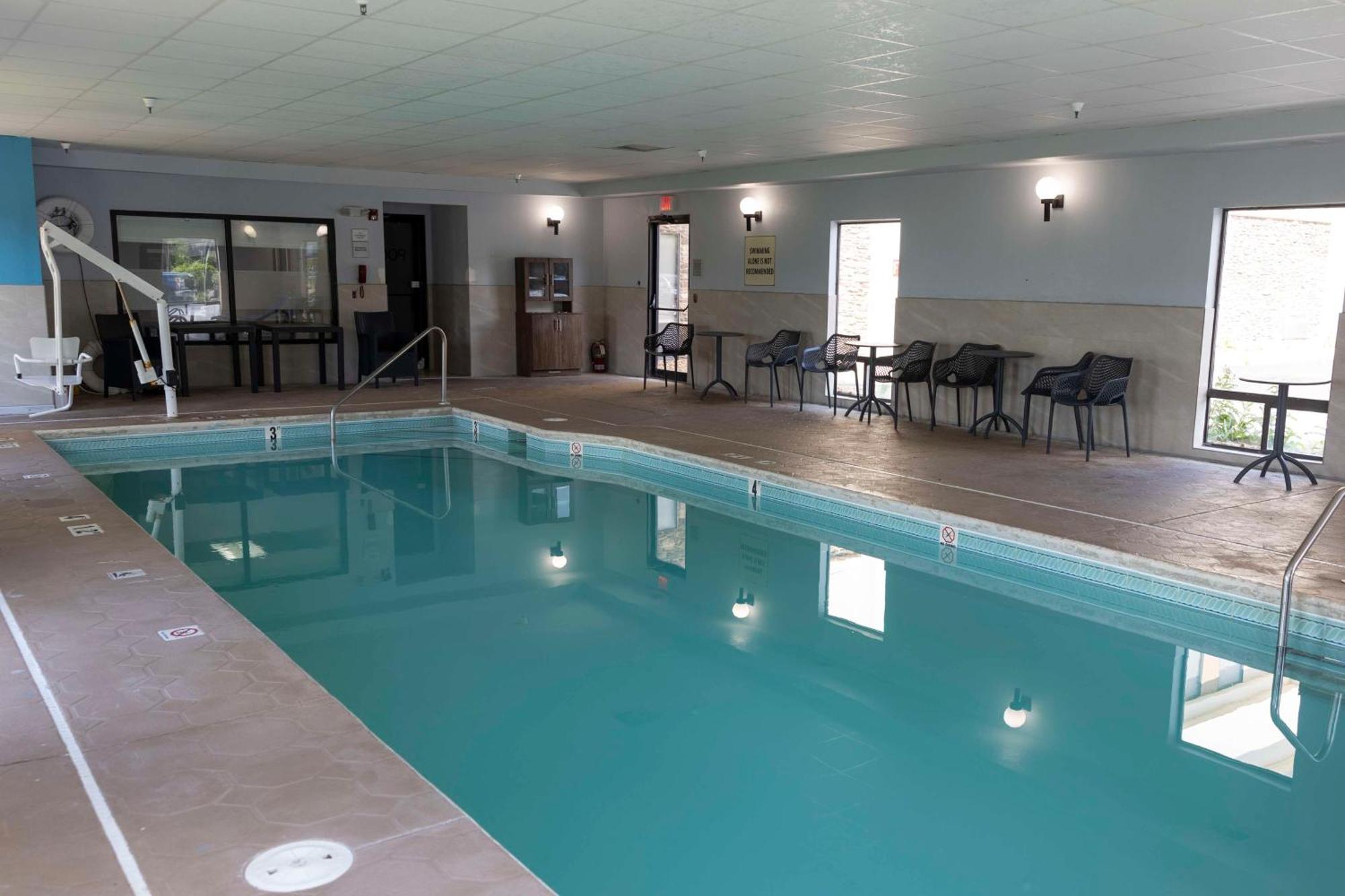 Hampton Inn Kent/Akron Area Bagian luar foto