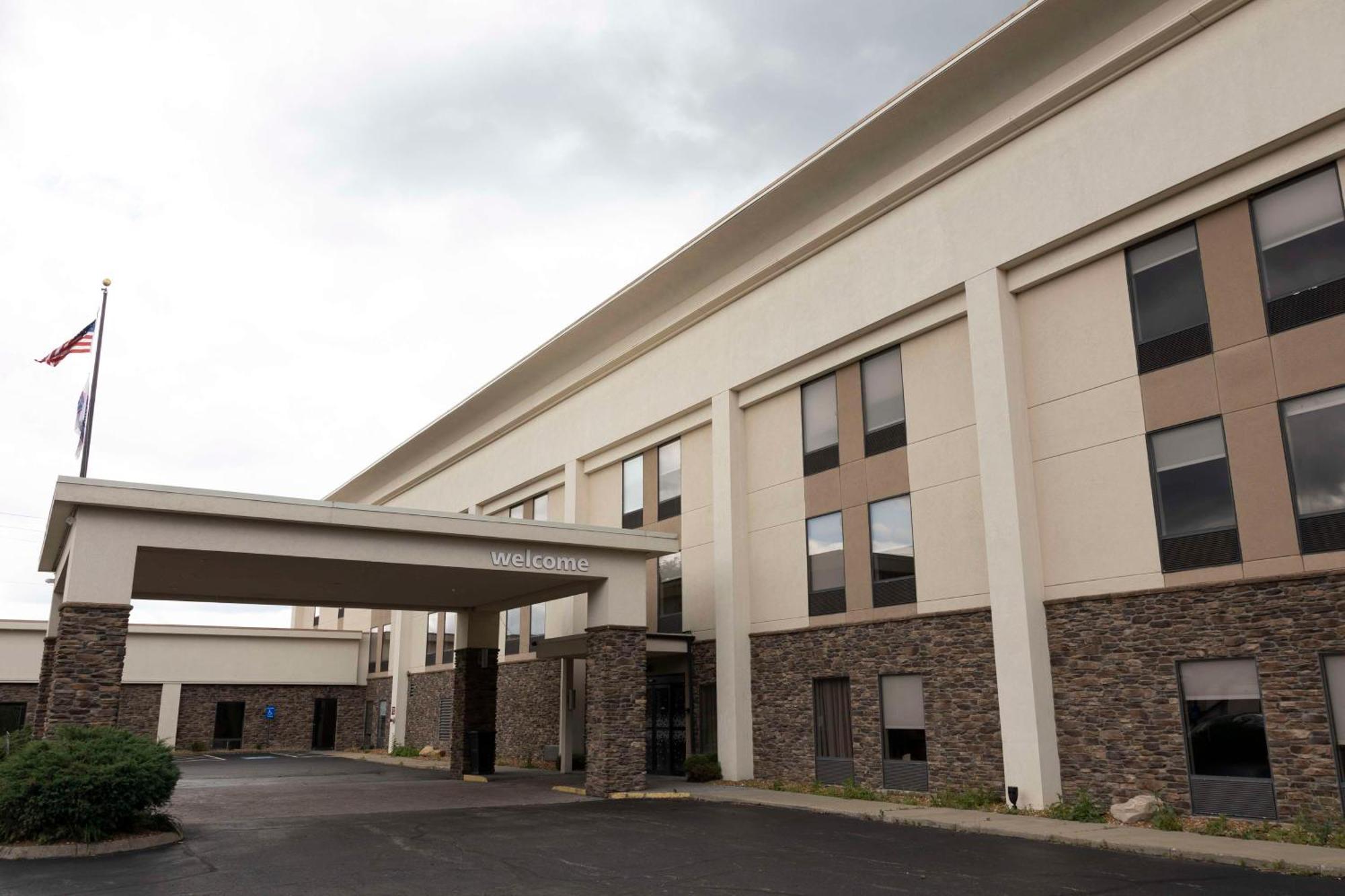 Hampton Inn Kent/Akron Area Bagian luar foto